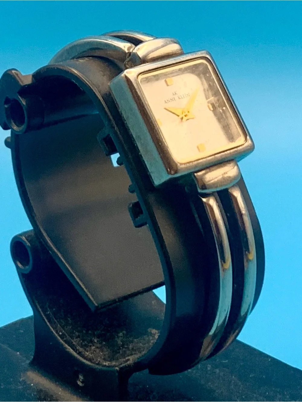AK ANNE KLEIN 10/6355 Women’s Fashion Bracelet Quartz Wristwatch Works New Batt